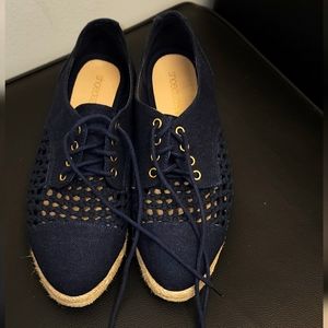 Shoedazzle espadrille with laces